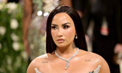 Demi Lovato ‘felt defeated’ every time she had to ‘walk back into a treatment center’ - us.hola.com - New York