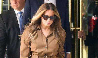 Melania Trump spotted in chic ensemble in NYC: Leaving Trump Tower with son Barron - us.hola.com - New York - Florida - New Jersey - city West Palm Beach, state Florida - county Palm Beach