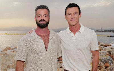 Luke Evans Attends Yacht Party in Athens with Boyfriend Fran Tomas! - www.justjared.com - Britain - Greece - Athens, Greece